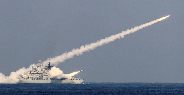 演讲不足20分钟，特朗普被骂声淹没，至暗时刻，中方剑指五角大楼