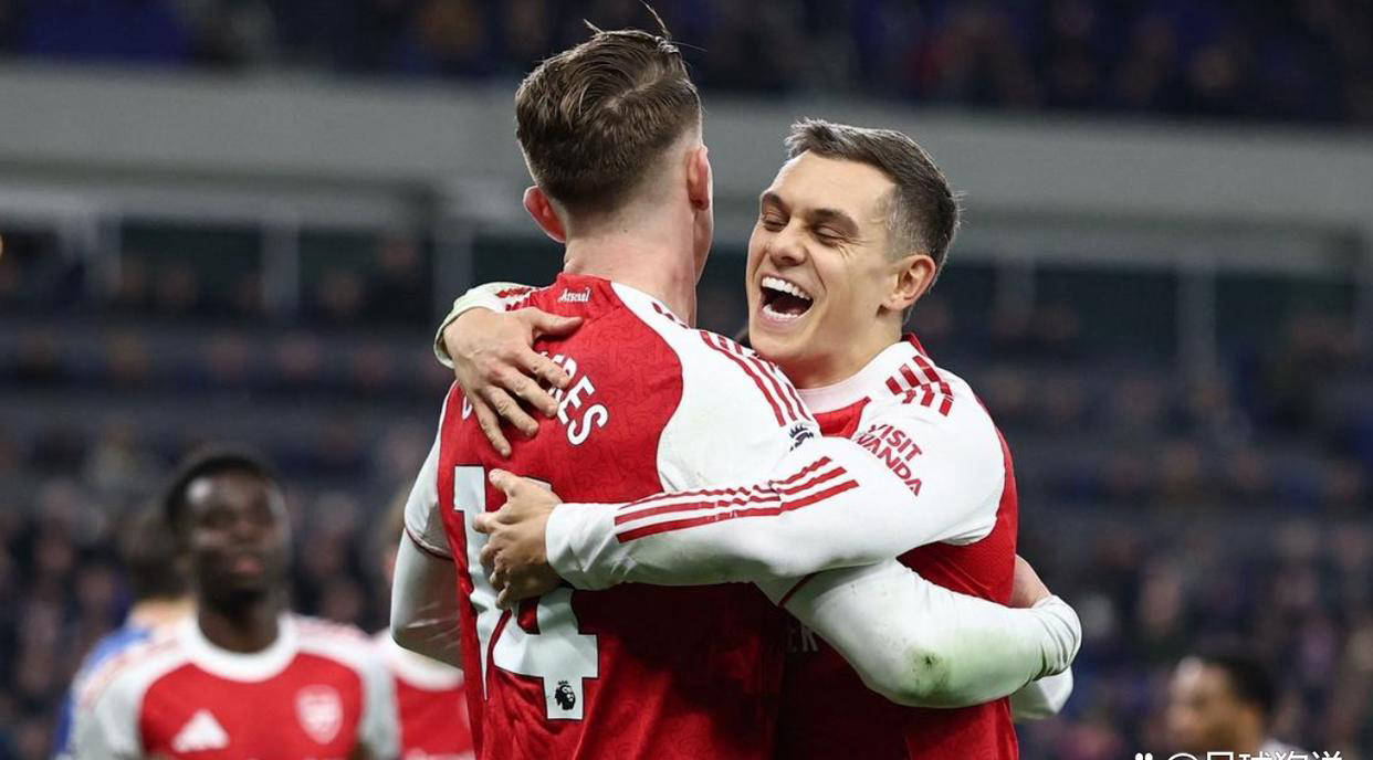 英格兰足球超级联赛英超最新积分战报：榜首争夺白热化利物浦跃升第五切尔西客场遇冷