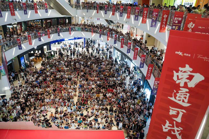 新华社年终稿：国足沉浮与“城超”燎原——中国足球这一年