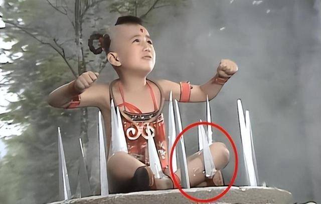 穿内衣就算了，输血管也忍了，那个“戴口罩”的就有点说不过去了