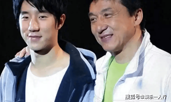 隐婚生子真相大白4个月，43岁房祖名真实现状曝光，成龙含泪认错内疚至今