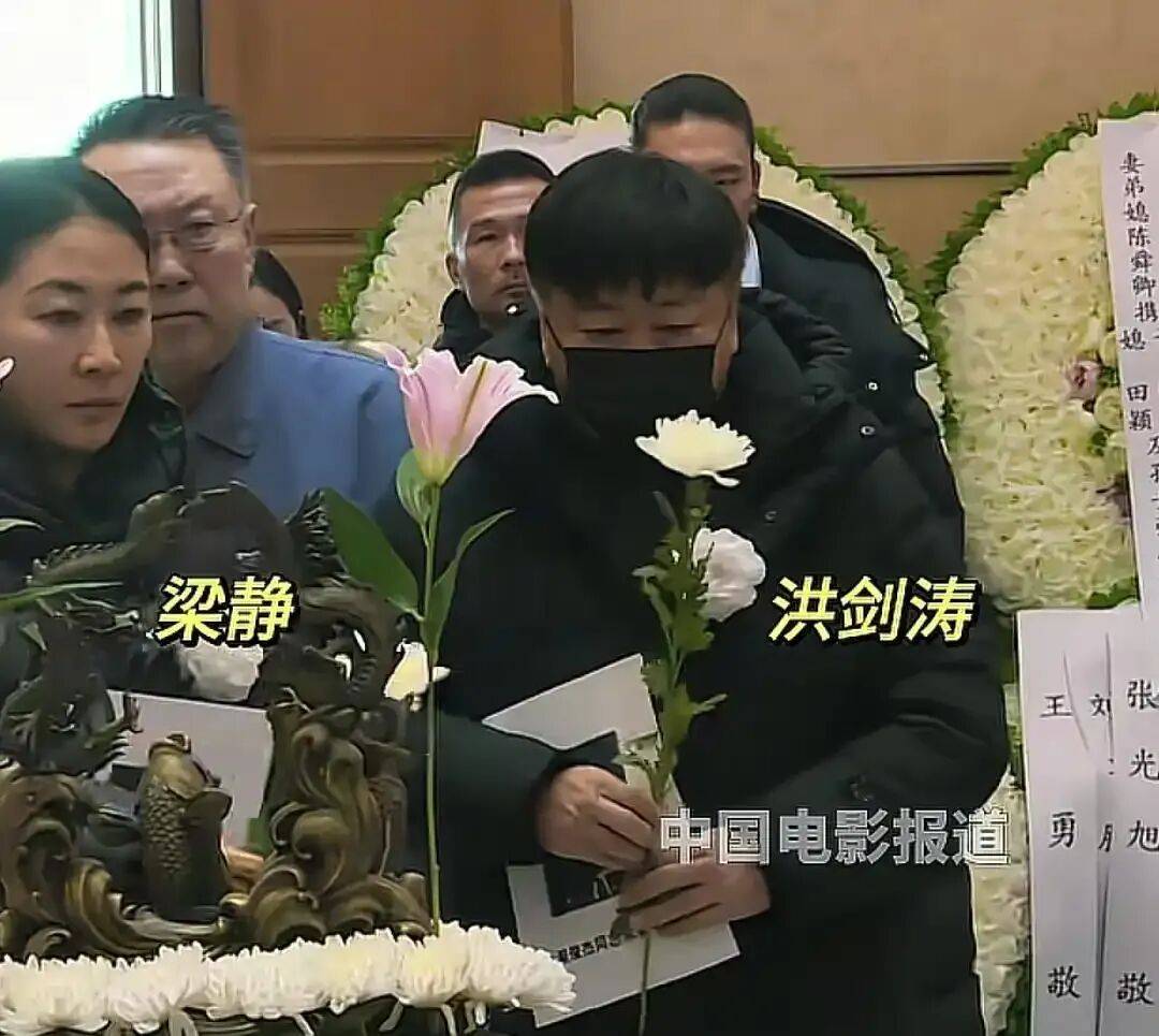 李雪健参加翟俊杰追悼会步履蹒跚!颜丙燕孙茜现场痛哭