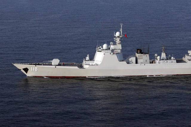 歼-16咬尾台军F-16V，052D强势压制台舰！赖清德还能撑多久？