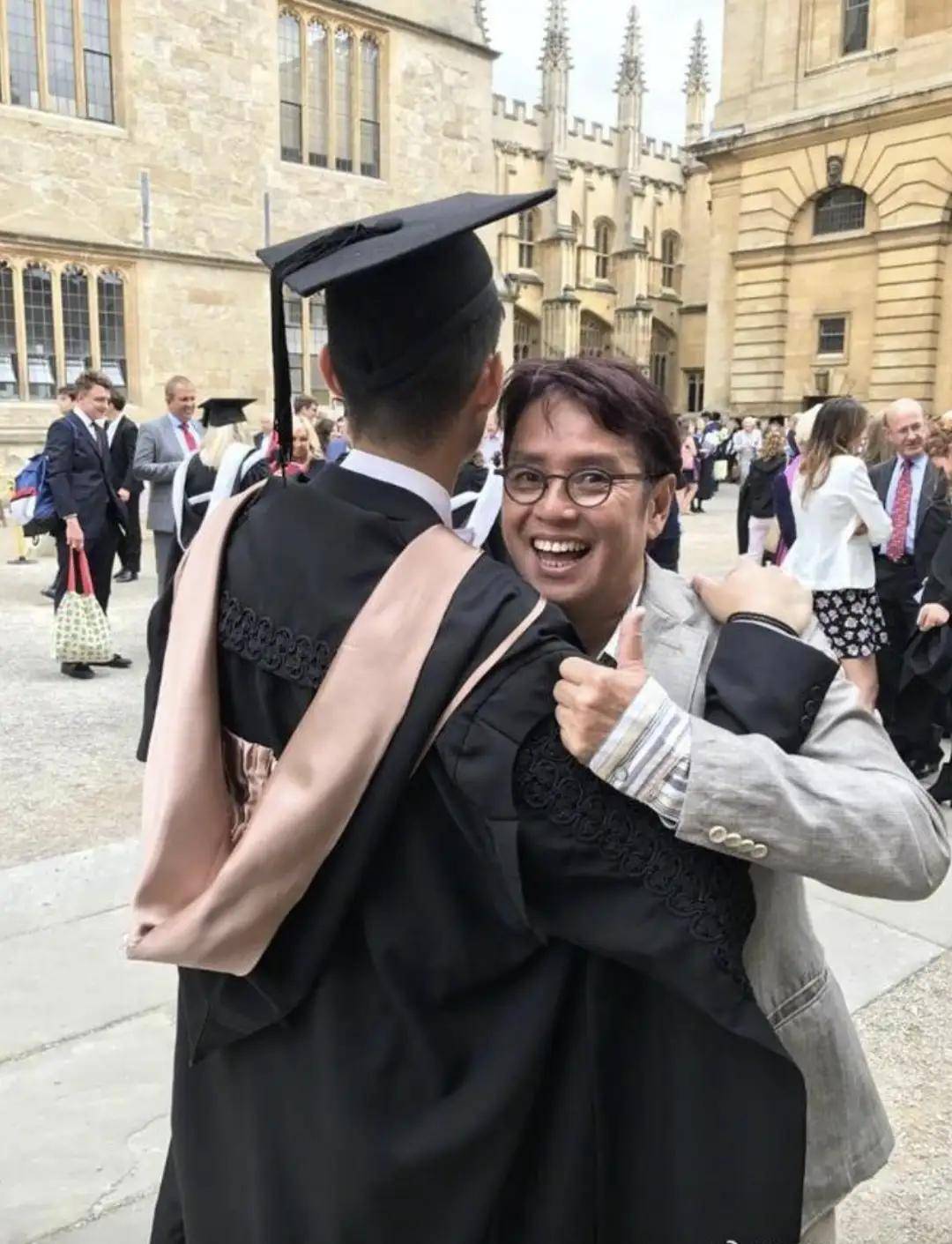 谭咏麟儿子近照曝光，眉宇英气像母亲，加拿大任工程师年薪过百万