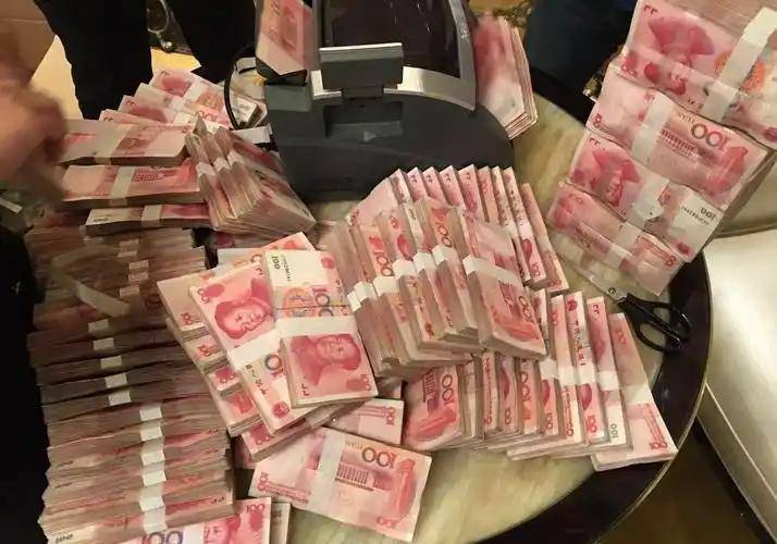 乐鱼体育- 乐鱼体育官网- APP世界杯指定平台把1亿元存入银行靠利息过生活能行吗？会享受到什么样的质量生活？