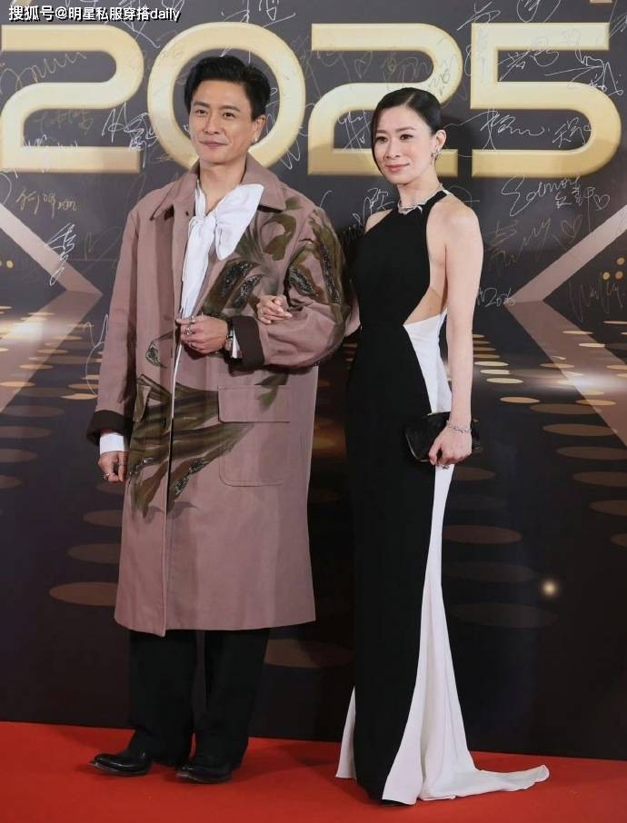 50岁佘诗曼赢麻了!4封TVB视后,与黄宗泽挽手走红毯,实至名归!