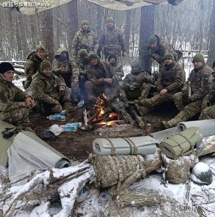 乌军短促突击新战术,无人机炸弹很凶残,俄第136摩步旅旅长死亡