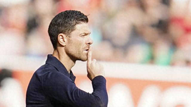 西甲最新积分榜动态：巴萨领先4分皇马大胜贝蒂斯马竞客场再丢分西班牙足球甲级联赛