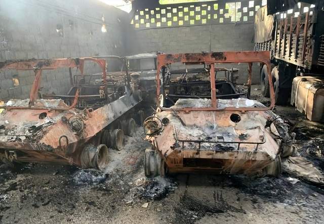 连营区都没出，中国造“山猫”军车就被炸成残骸，怪不得输这么惨