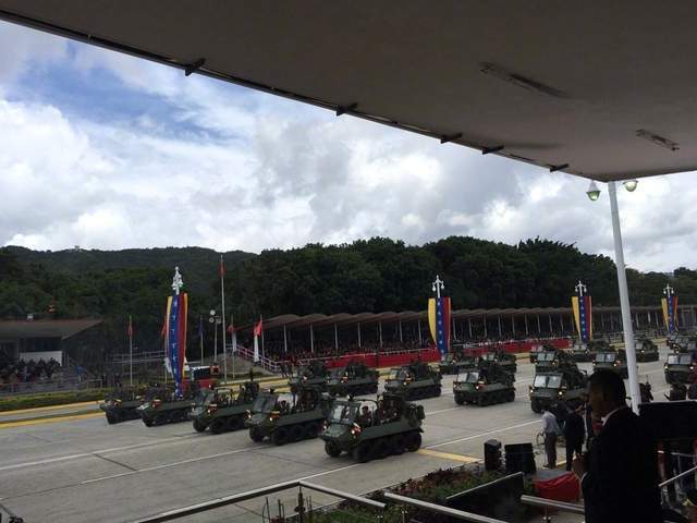 连营区都没出，中国造“山猫”军车就被炸成残骸，怪不得输这么惨