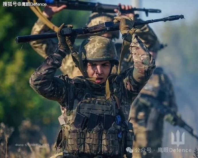 去年每平方千米伤亡78人!击中俄战略弹药库,两个乌军士兵的故事