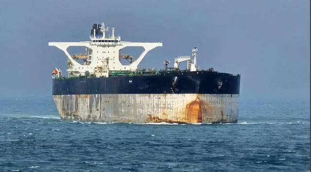 古巴导弹危机重演，俄罗斯海军保护之下，美军强行扣押油轮