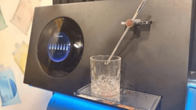 九游会·j9官方网站AI理发、AI调酒、AI保姆！这一届CES “抽象”又创新(图5)