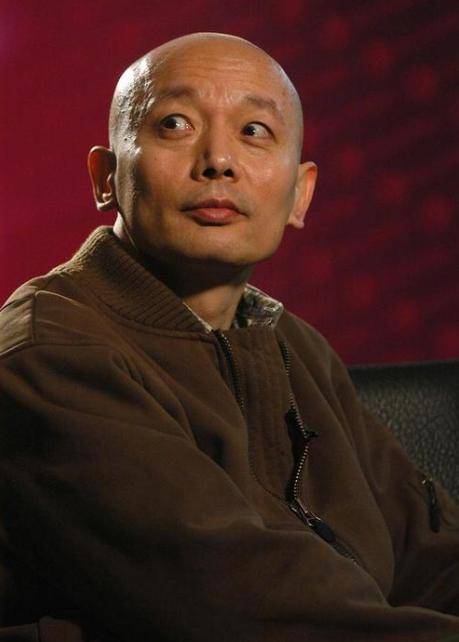 冯小刚没想到，闫学晶哭穷风波持续发酵后，葛优因一句话口碑暴增