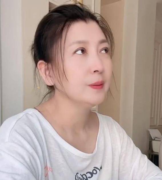 冯小刚没想到，闫学晶哭穷风波持续发酵后，葛优因一句话口碑暴增