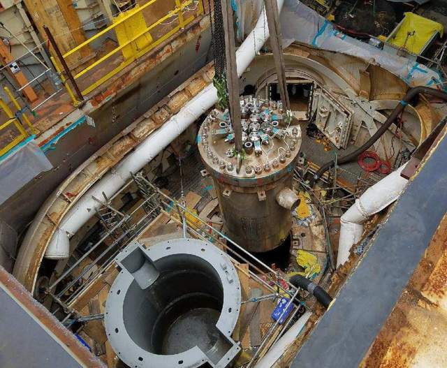 缺电缺疯了，美国要拆航母核反应堆给AI供电，中国早已备好后手