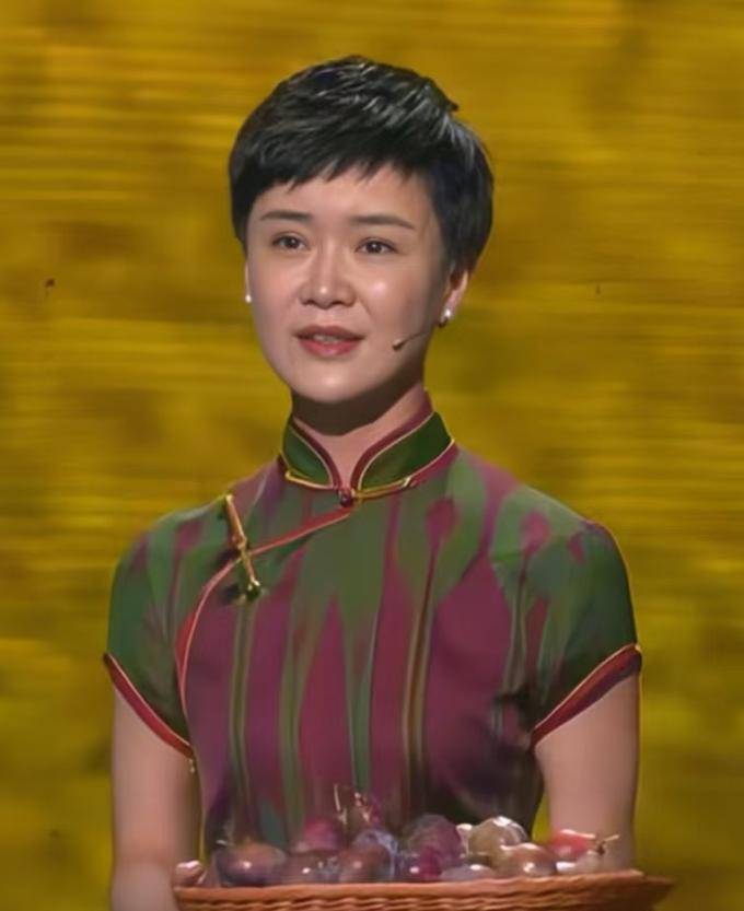 贺娇龙离世前聊天记录曝光，年入900万，本可以躺赢！47岁仍爱折腾