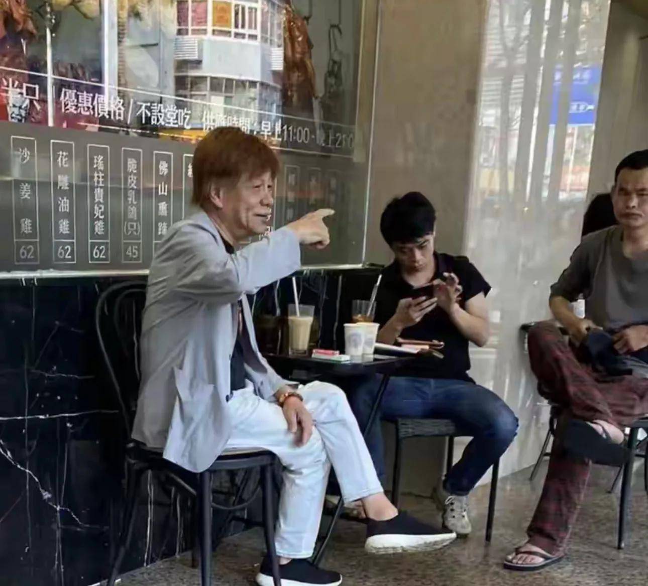 “火云邪神”梁小龙去世，享年77岁！知情人透露去世前一天与友人聚餐，精神饱满未见异常