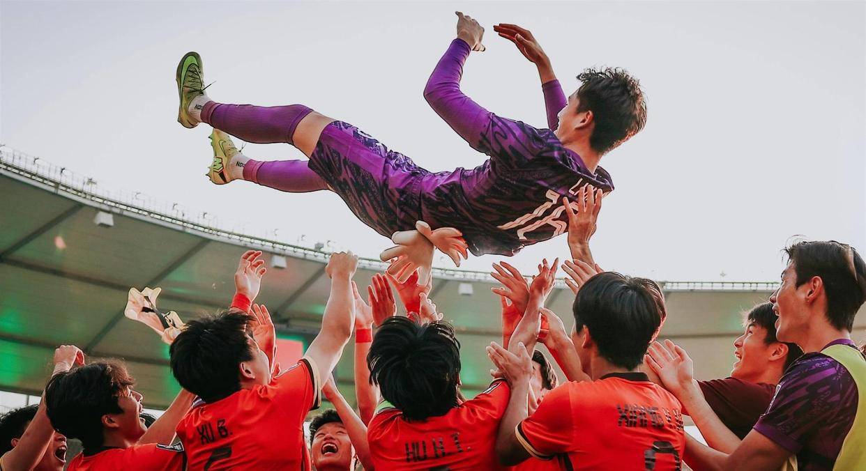 CCT半岛体育- 半岛体育官方网站- APP下载V5全程直播！23点30分！中越大战赢球直通决赛门神李昊迎终极考验