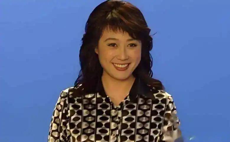 她是央视名嘴，因揭露姜昆丑闻被封杀，如今70岁处境如何？