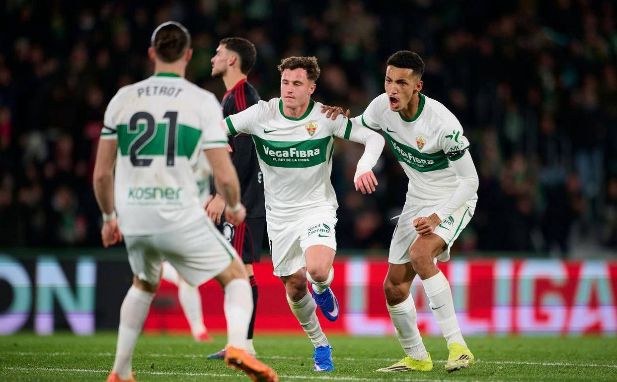 西甲第20轮尘埃落定塞维利亚2-2顽强绝平埃尔切积分榜迎来新变化西班牙足球甲级联赛