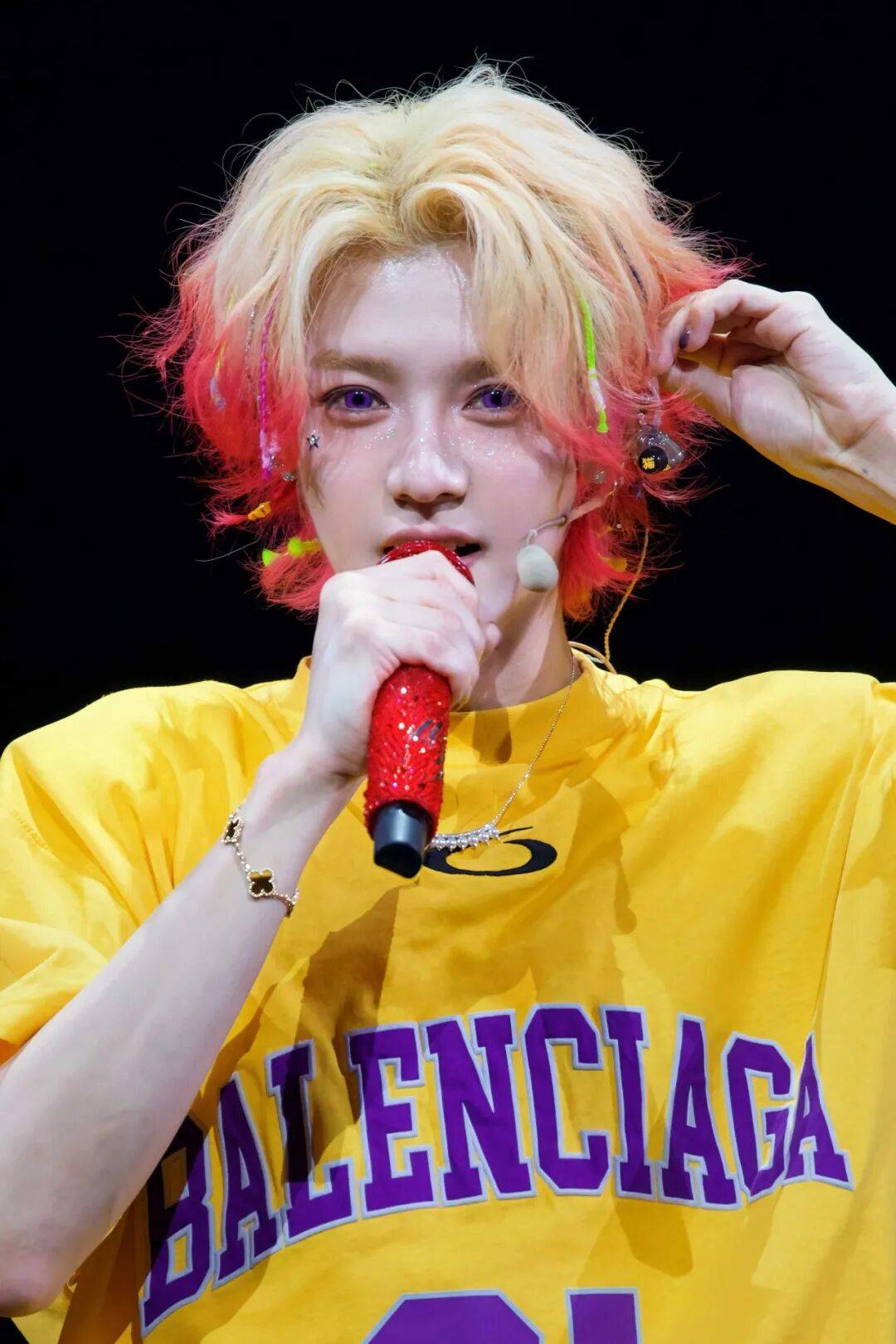 曝鹿晗商务“归零”?肯德基不续约,曾直播狂骂粗口被禁