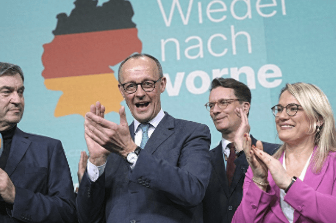 真投降了?七国联军主力已撤,中方亮国际宪章,特朗普演都不演了