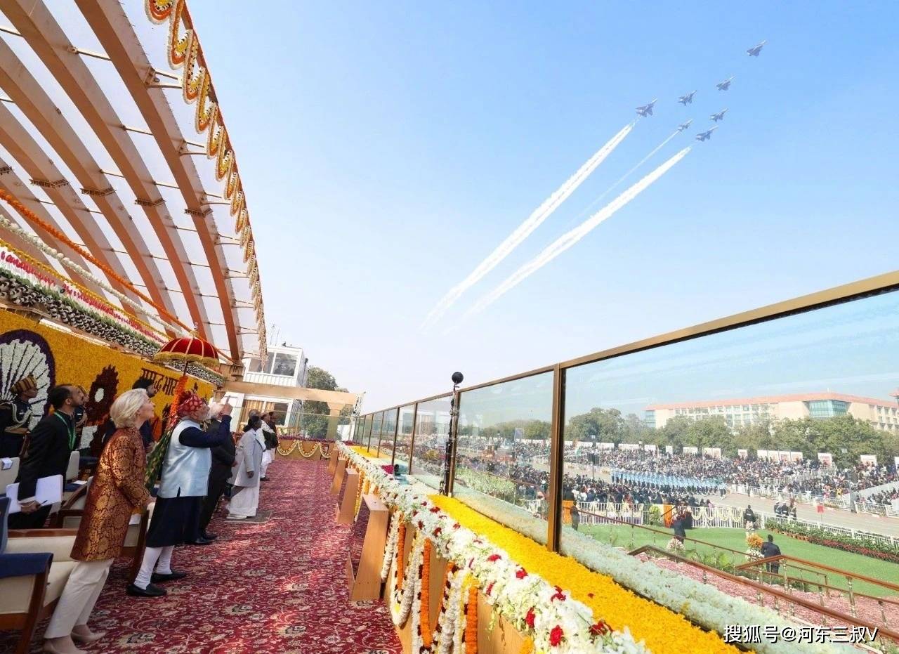 歼10现身印度阅兵式,还没有起飞,就被导弹炸毁在机库