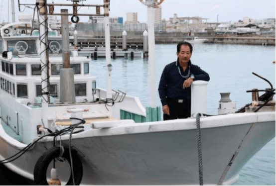 高市当街落泪，中国接下“战书”，日本通知渔民：最近别去钓鱼岛