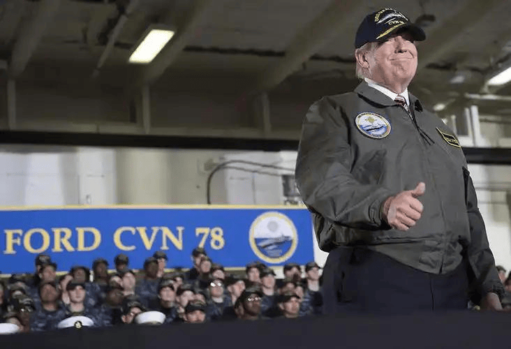 不反华了？高市早苗通知中国，战争派兵方案变了，解放军舰队已上场