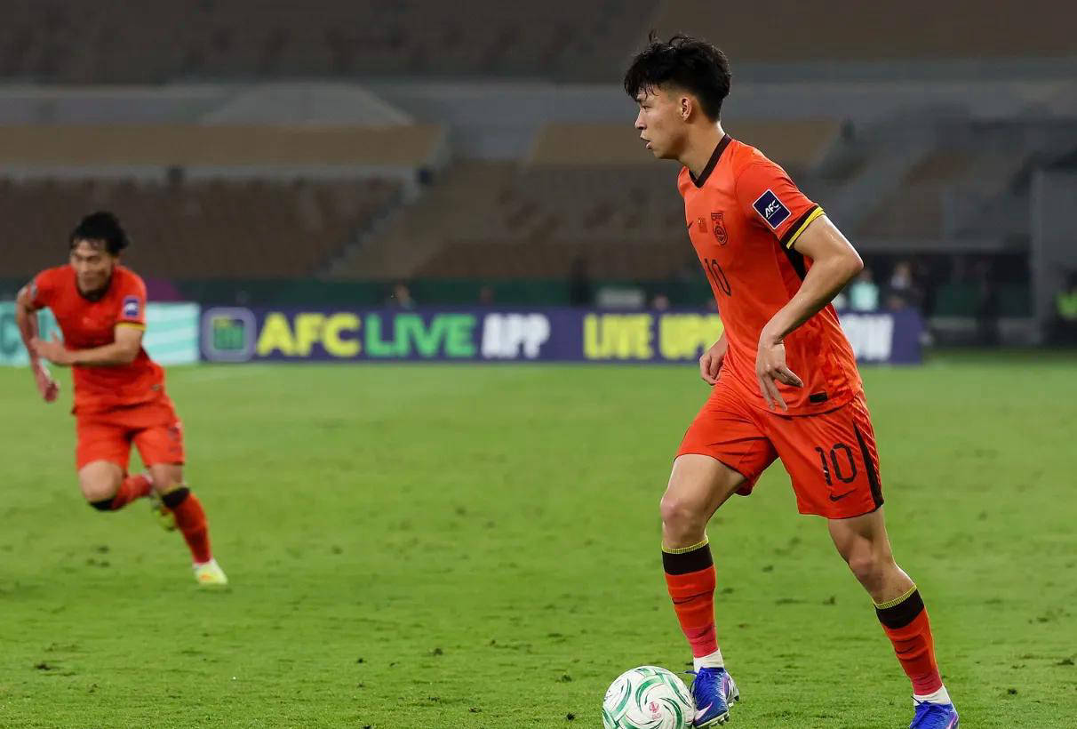 王钰栋一个月前获欧洲球队邀请却不急留洋，选择继续锤炼国内赛场更稳妥