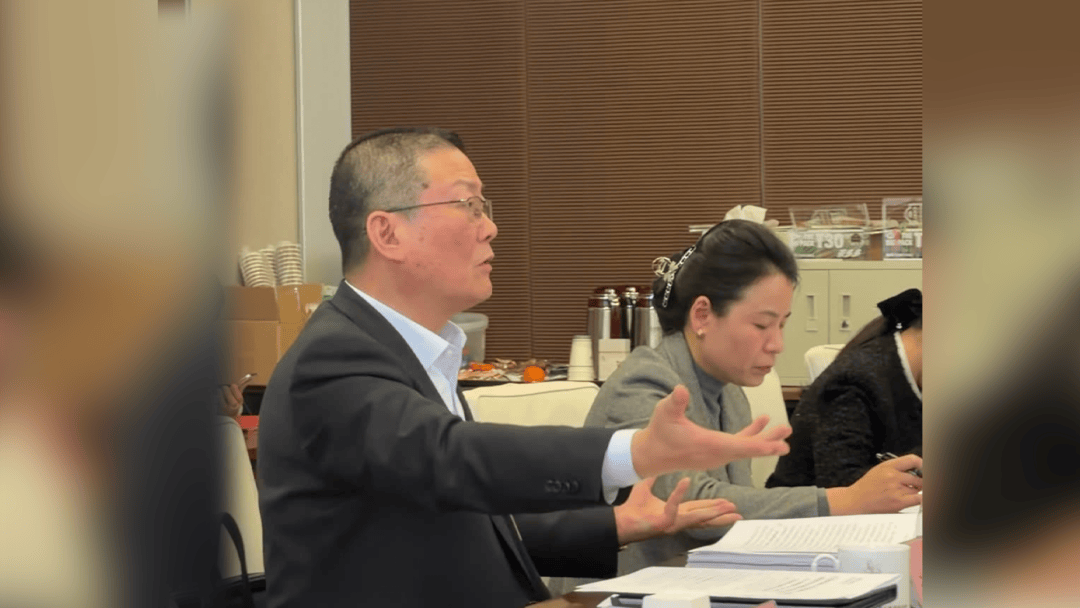 上海市人大代表诸正伟：线下门店为什么生意差？买个包子2块钱、停车10块钱，既要管住“路上的线”，也要清理“乱收费的手”