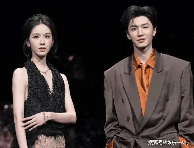 微博之夜乱成一锅粥！有人秀春色、有人出洋相，为抢镜全拼了，肖战4亿票换12空座