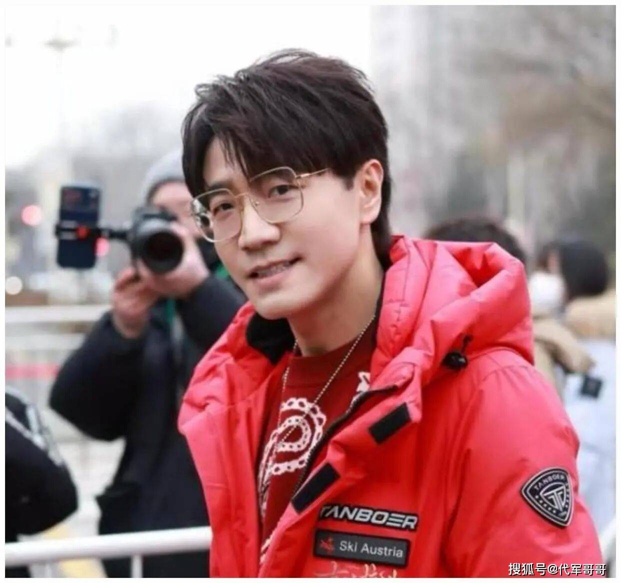 64岁蔡明近况曝光！时隔7年回归春晚舞台，大龄儿子的婚事让她愁白头