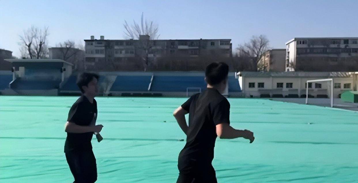 榜样！王楚钦亚洲杯夺冠后参加国乒迎新万米跑和牛冠凯薛飞AG尊