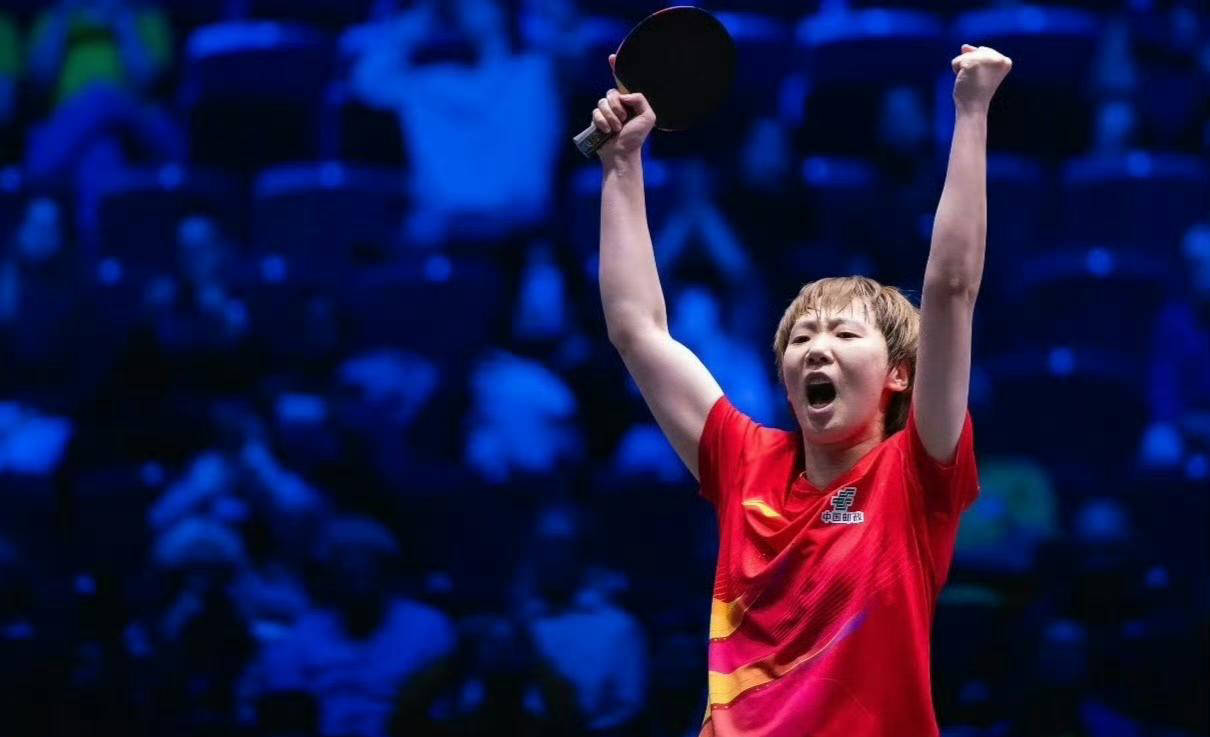 国乒马年“整活”惊喜连连！孙颖莎拆盲盒、王楚钦送上暖心祝福叫扬叔 - 全网最会整活的苏超球迷  足球圈热梗收割机