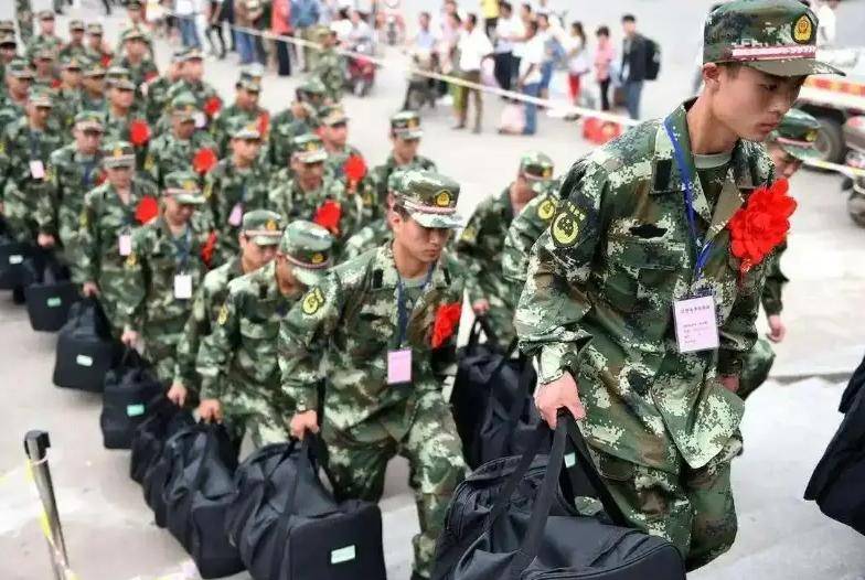 高中当兵和大学当兵,有什么区别?差别很大,不是一星半点