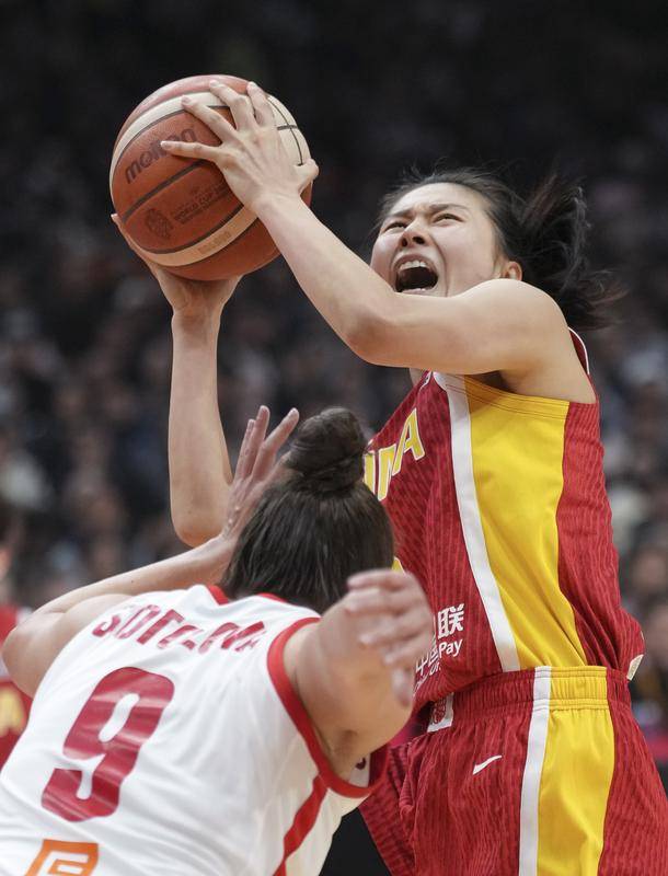 中国女篮队员：世界杯资格赛末战要“善始善终”