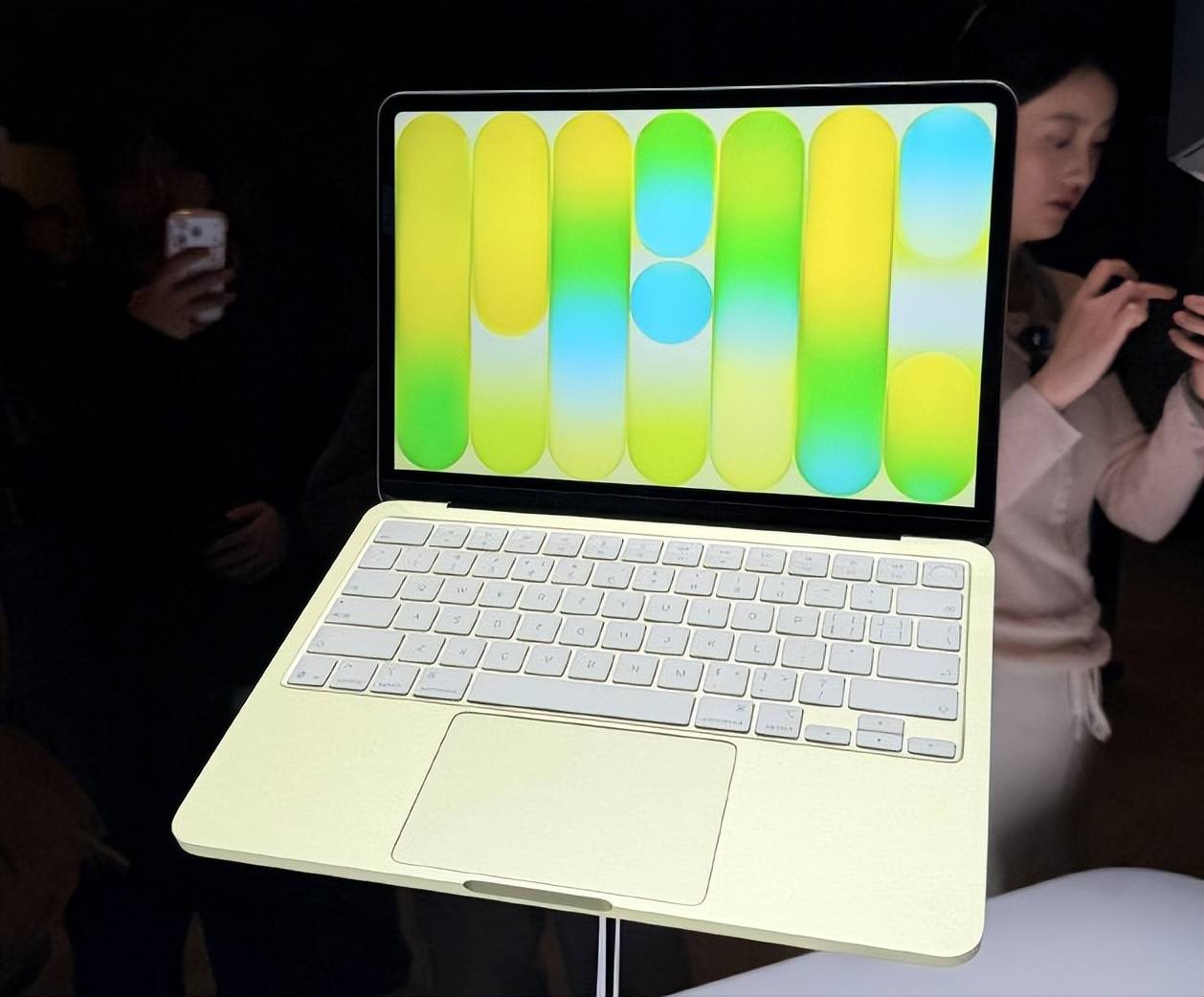 原创             苹果的“穷鬼版”Macbook，太便宜了，死死的拿捏住了中国人？