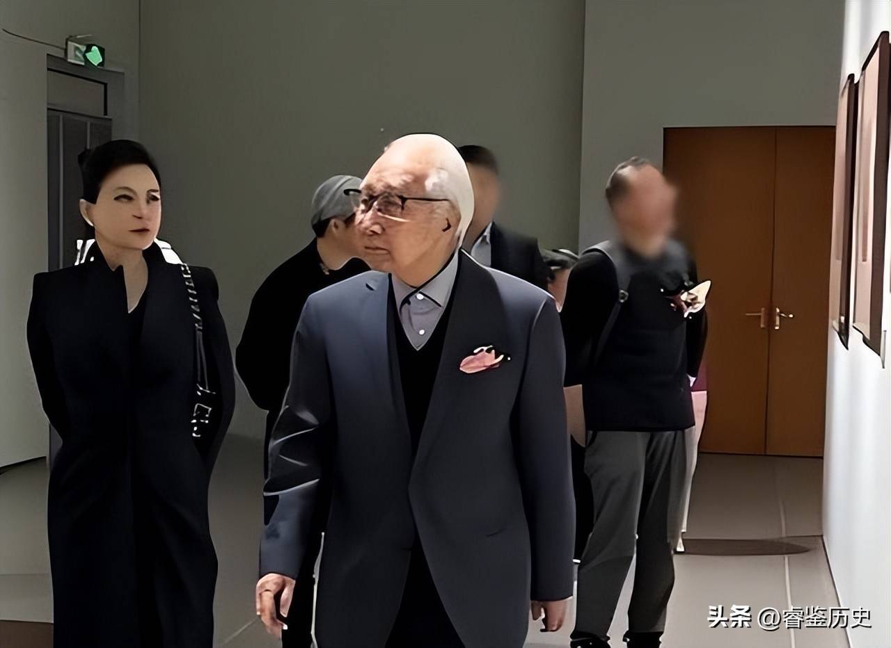 知名演员嫁大44岁老艺术家，现丈夫91岁垂垂老矣，她47岁貌美如花