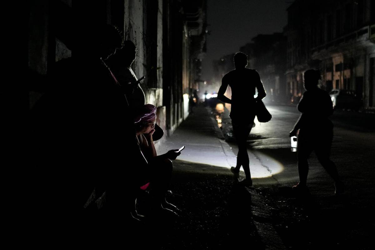 面临30年来最严重危机，古巴终于到了！国际援助突破封锁抵达古巴