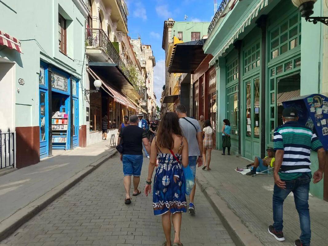 面临30年来最严重危机，古巴终于到了！国际援助突破封锁抵达古巴