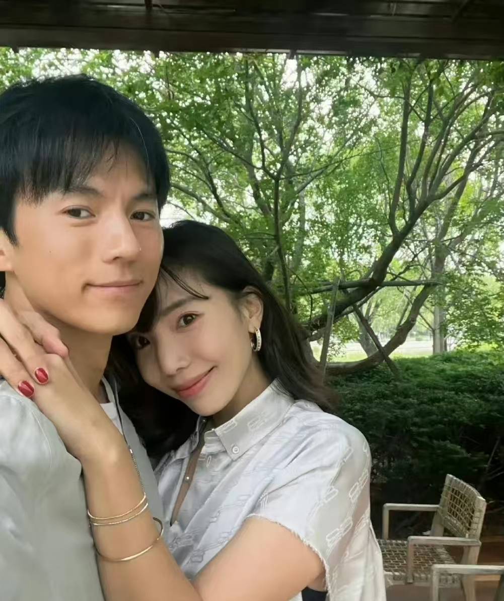 曝宋宁峰带着女儿和小三约会张婉婷要曝小三裸照高露被牵连