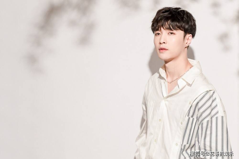 张艺兴迎新工作粉丝狂欢被大V锤毫无含金量反曝出更多隐秘瓜