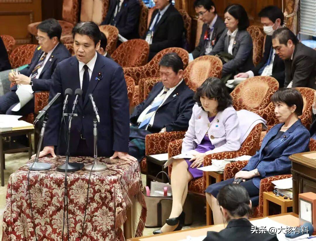 日本教育部长骚扰女记者出轨已婚背后大骂高市却拒绝辞职-第12张图片-