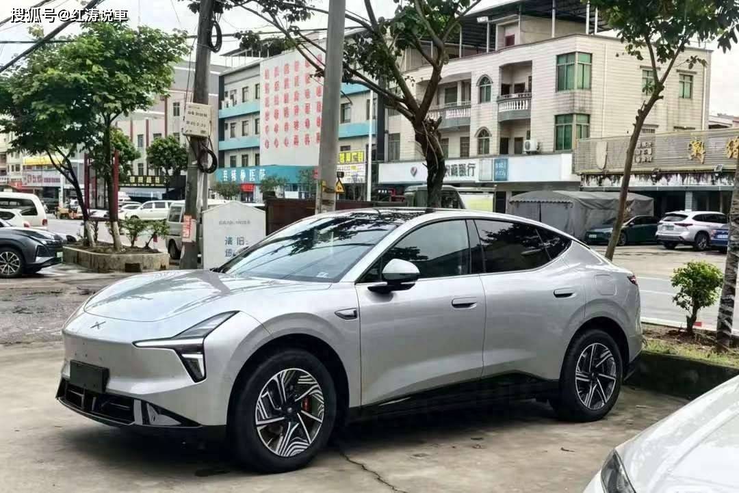 小鹏MONAL03现身街头全新SUV配图灵AI芯片纯电增程双动力(图1)