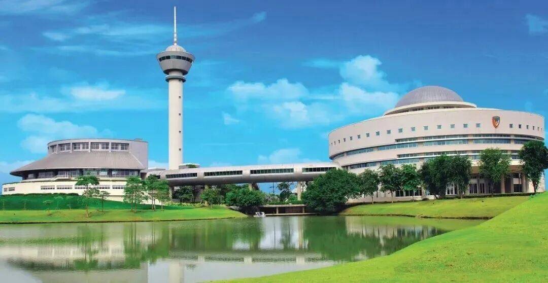 泰国留学西那瓦国际大学本科和国内民、大专对比整体花
