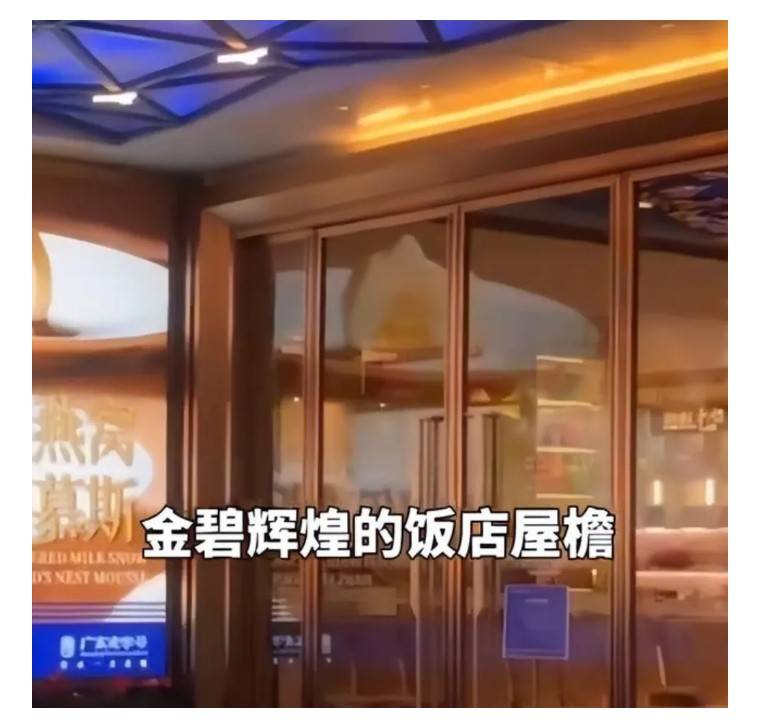 女子带娃被赶后续!大批顾客退单本地人曝更多黑料当事人回应