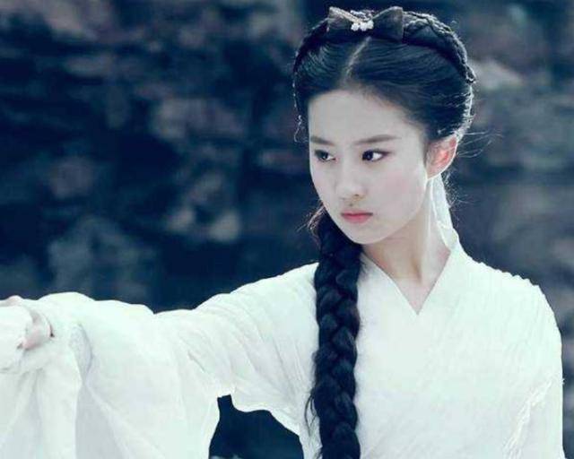 
        小龙女为何总是睡在绳上？练功只是借口，真相让人动容