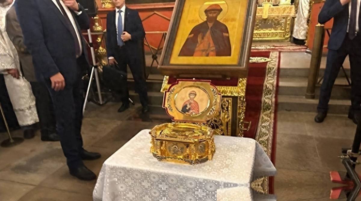 
        险遭暖气管压碎！克里姆林宫地板塌了，惊现俄罗斯700年前祖宗
